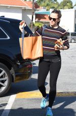 JENNIFER GARNER Out Shopping in Brentwood 05/01/2019