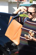 JENNIFER GARNER Out Shopping in Brentwood 05/01/2019