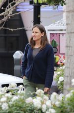 JENNIFER GARNER Out Shopping in Pacific Palisades 05/15/2019