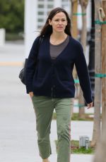 JENNIFER GARNER Out Shopping in Pacific Palisades 05/15/2019