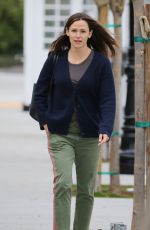 JENNIFER GARNER Out Shopping in Pacific Palisades 05/15/2019