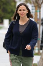 JENNIFER GARNER Out Shopping in Pacific Palisades 05/15/2019