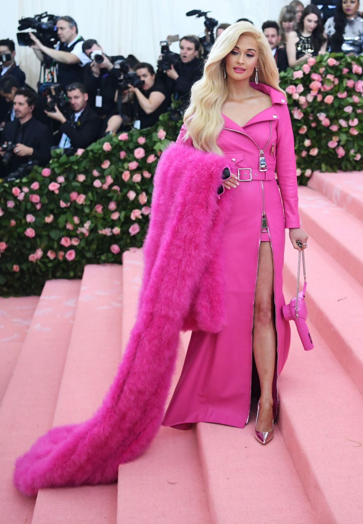 kacey-musgraves-at-2019-met-gala-in-new-york-05-06-2019-1.jpg