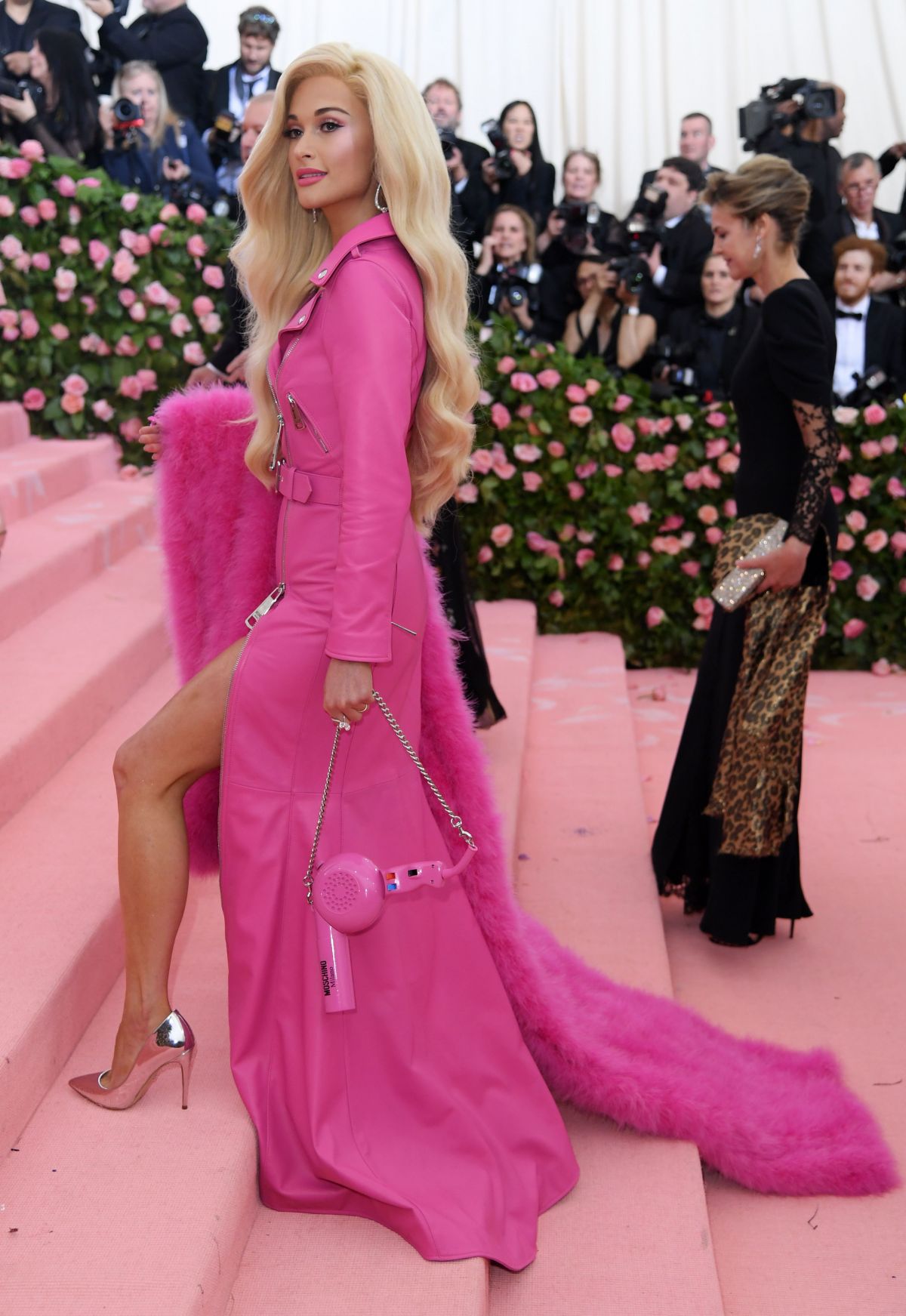 kacey-musgraves-at-2019-met-gala-in-new-york-05-06-2019-7.jpg