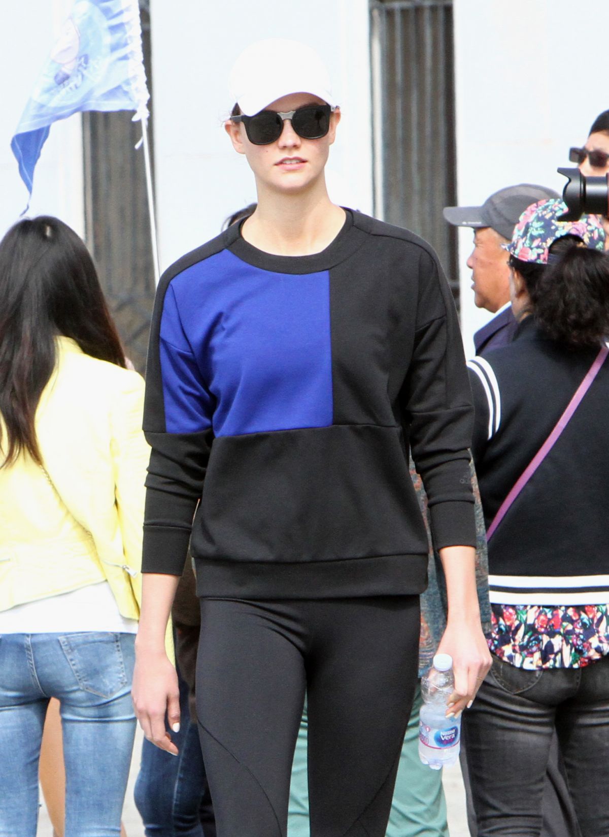 karlie-kloss-out-and-about-in-venice-05-11-2019-7.jpg