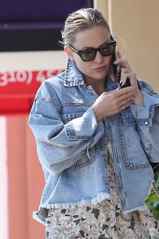 KATE HUDSON Out and About in Los Angeles 05/11/2019