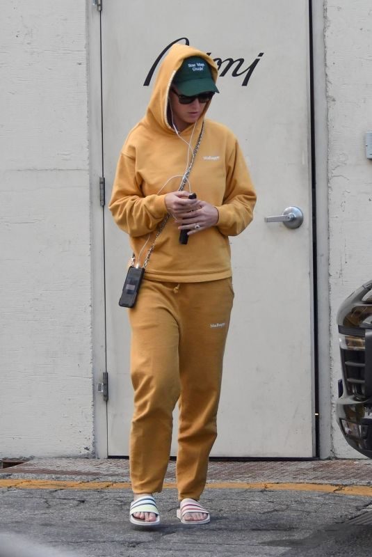 KATY PERRY Out and About in Beverly Hills 05/20/2019
