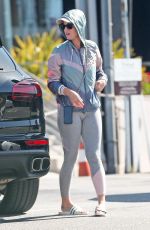 KATY PERRY Shopping at Brentwood Country Mart in Santa Monica 05/17/2019