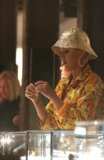 KATY PERRY Shopping for Jewellery at Liberty London 05/01/2019