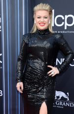 KELLY CLARKSON at 2019 Billboard Music Awards in Las Vegas 05/01/2019