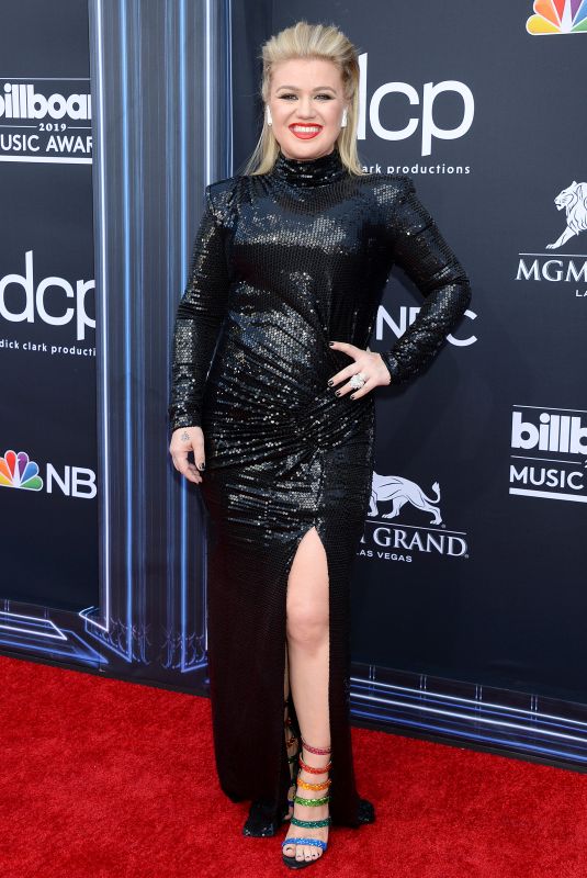 KELLY CLARKSON at 2019 Billboard Music Awards in Las Vegas 05/01/2019