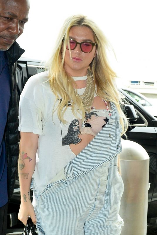 KESHA Arrives at LAX Airport in Los Angeles 05/08/2019