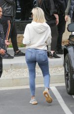 KHLOE KARDASHIAN Arrives at Kanye West