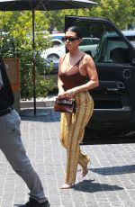 KOURTNEY KARDASHIAN Arrives at Cecconi