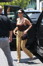 KOURTNEY KARDASHIAN Arrives at Cecconi