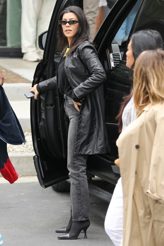 KOURTNEY KARDASHIAN Arrives at Kanye West