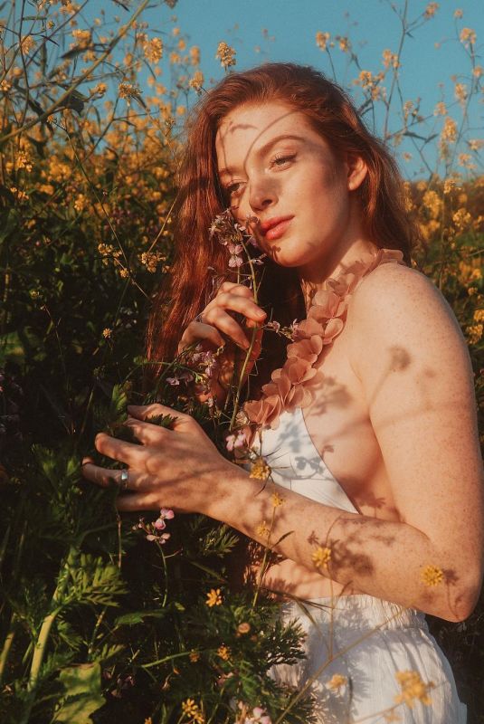 LARSEN THOMPSON for Marc Jacobs Daisy Sunshine 2019 Collection