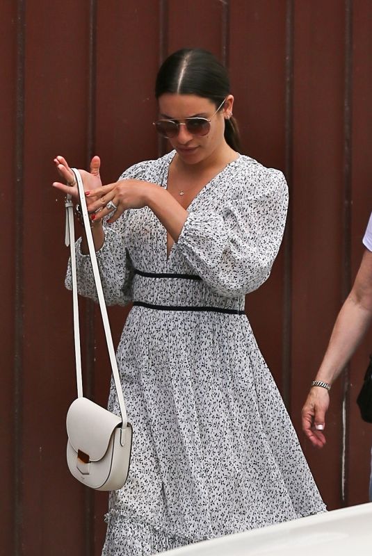 LEA MICHELE Shopping at Brentwood Country Mart 05/11/2019