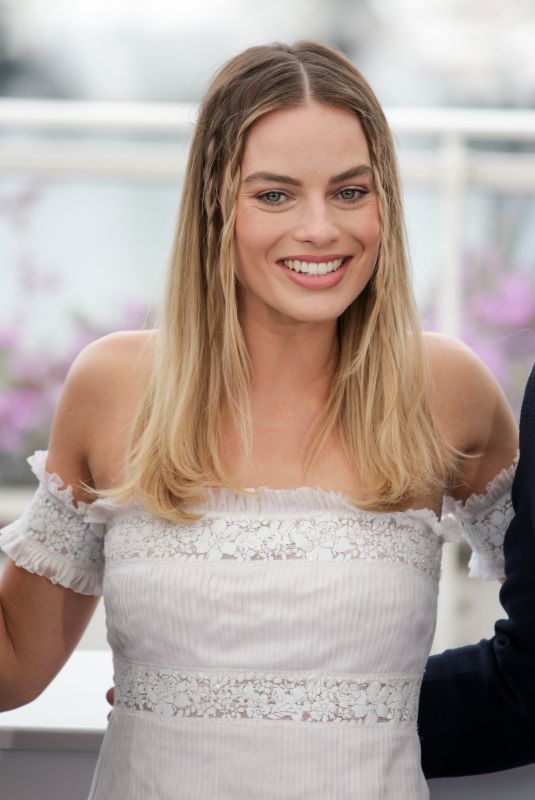 MARGOT ROBBIE at Once Upon a Time in Hollywood Photocall in Cannes 05/22/2019