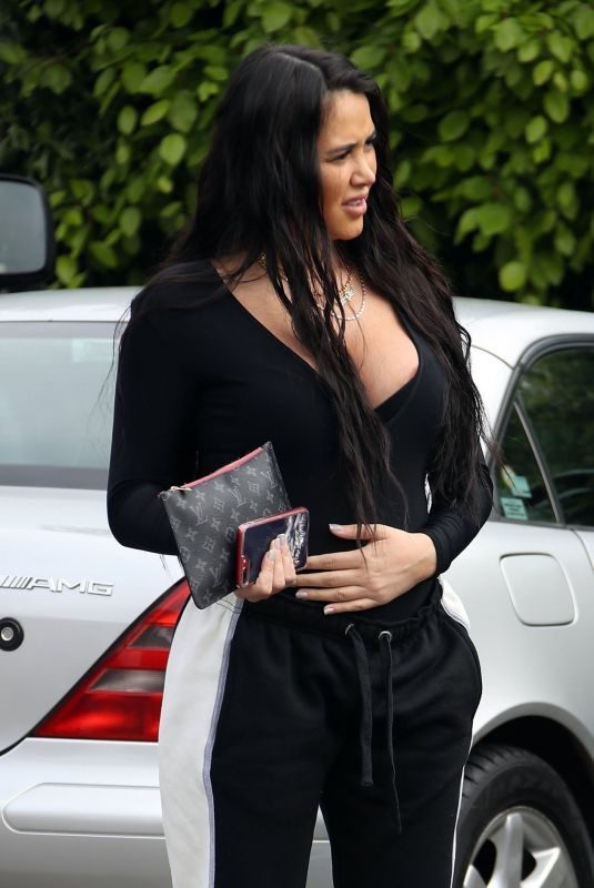 MARNIE SIMPSON Out Filming in London 05/03/2019
