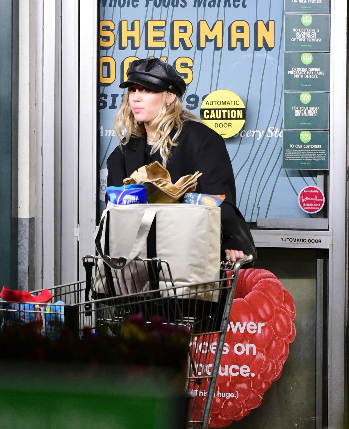 miley-cyrus-at-whole-foods-in-sherman-oaks-05-13-2019-hawtcelebs