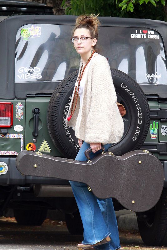PARIS JACKSON Arrives at Her Apartment in Los Angeles 05/02/2019