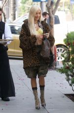 PIA MIA PEREZ Leaves Wally