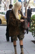 PIA MIA PEREZ Leaves Wally