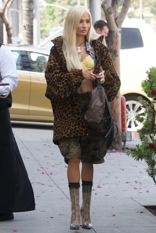 PIA MIA PEREZ Leaves Wally’s in Beverly Hills 05/03/2019