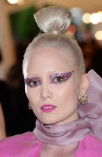 POM KLEMENTIEFF at 2019 Met Gala in New York 05/06/2019