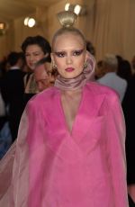 POM KLEMENTIEFF at 2019 Met Gala in New York 05/06/2019