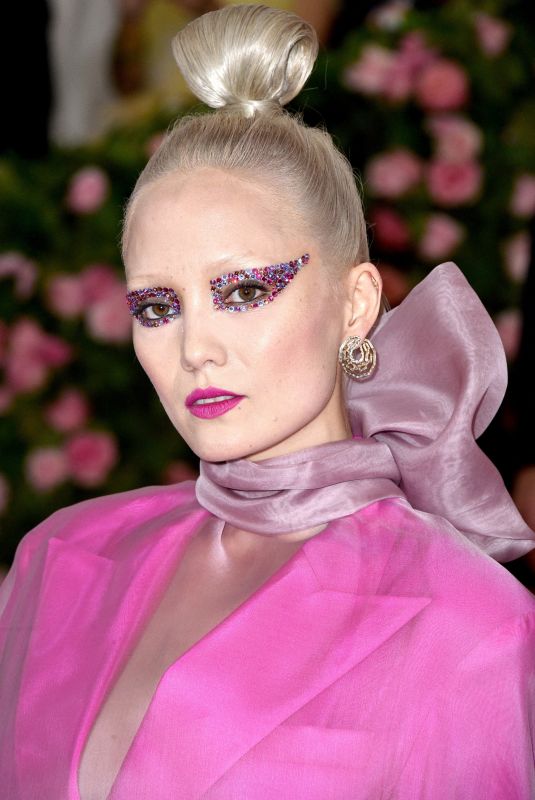 POM KLEMENTIEFF at 2019 Met Gala in New York 05/06/2019
