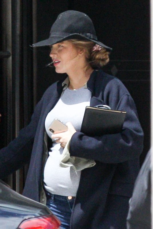 Pregnant BLAKE LIVELY Out and About in Boston 05/26/2019