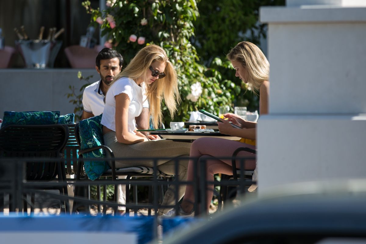 romee-strijd-out-for-coffee-at-terrace-of-martinez-hotel-in-cannes-05-14-2019-2.jpg
