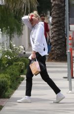 SOPHIE TURNER and Joe Jonas Arrives in Los Angeles after Their Wedding in Las Vegas 05/02/2019