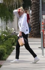 SOPHIE TURNER and Joe Jonas Arrives in Los Angeles after Their Wedding in Las Vegas 05/02/2019