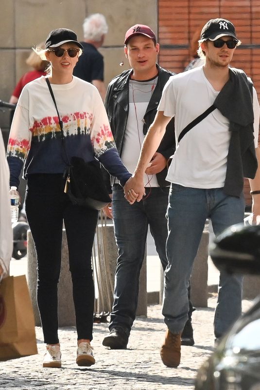 TAYLOR SWIFT and Joe Alwyn Out in Paris 05/24/2019