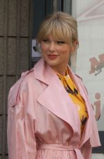 TAYLOR SWIFT Arrives at NRJ Radio in Paris 05/25/2019