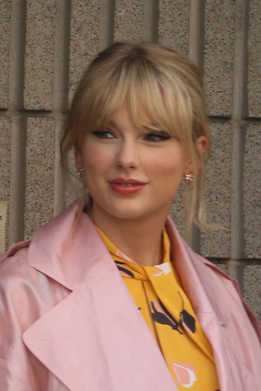 TAYLOR SWIFT Leaves NRJ Radio in Paris 05/25/2019
