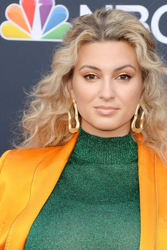 TORI KELLY at 2019 Billboard Music Awards in Las Vegas 05/01/2019