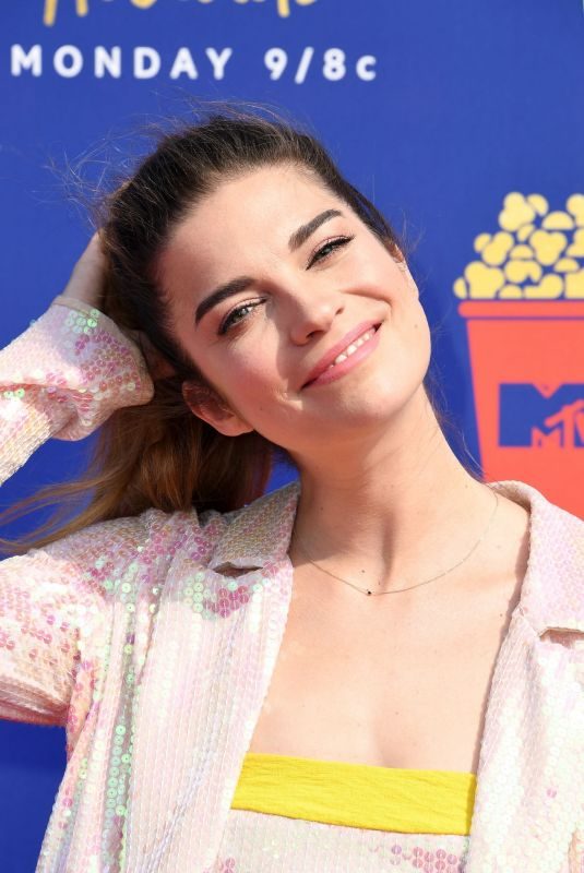ANNIE MURPHY at 2019 MTV Movie & TV Awards in Los Angeles 06/15/2019