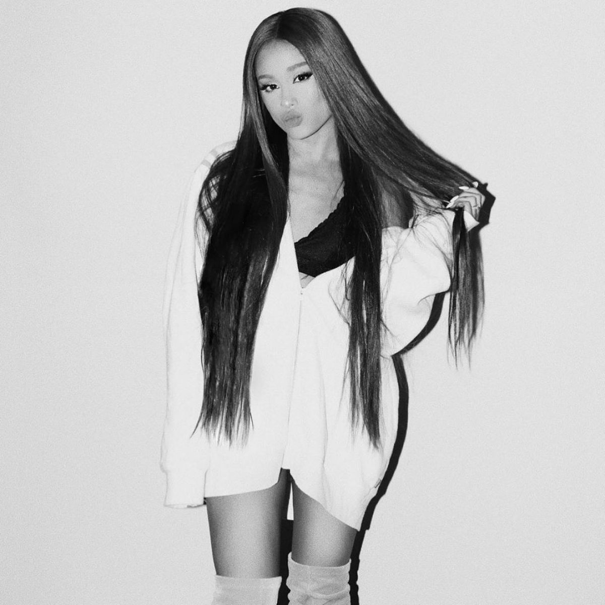 ariana-grande-at-a-photoshoot-june-2019-0.jpg