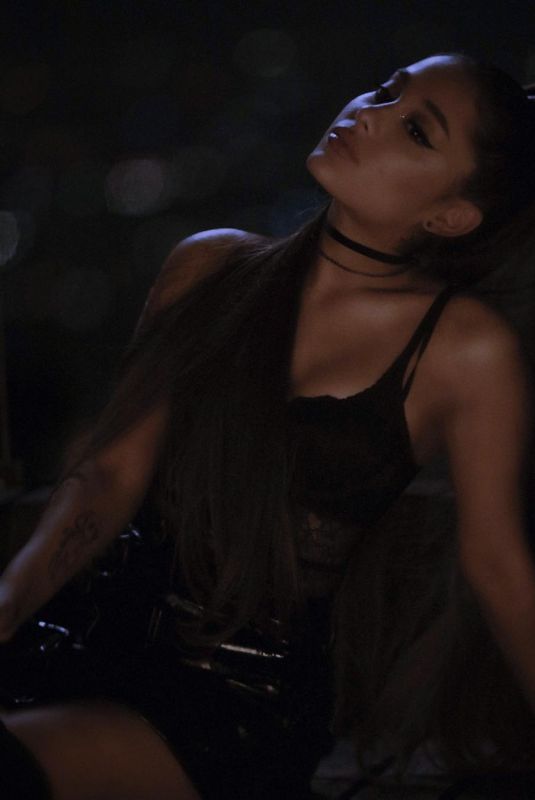 ARIANA GRANDE - Break Up with Uour Girlfriend, I