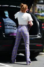 ARIEL WINTER Leaves Bed Bath & Beyond in Studio City 06/29/2019