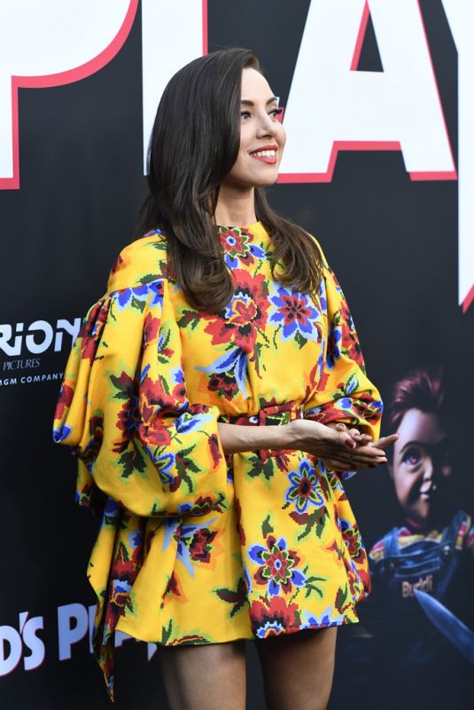AUBREY PLAZA at Child