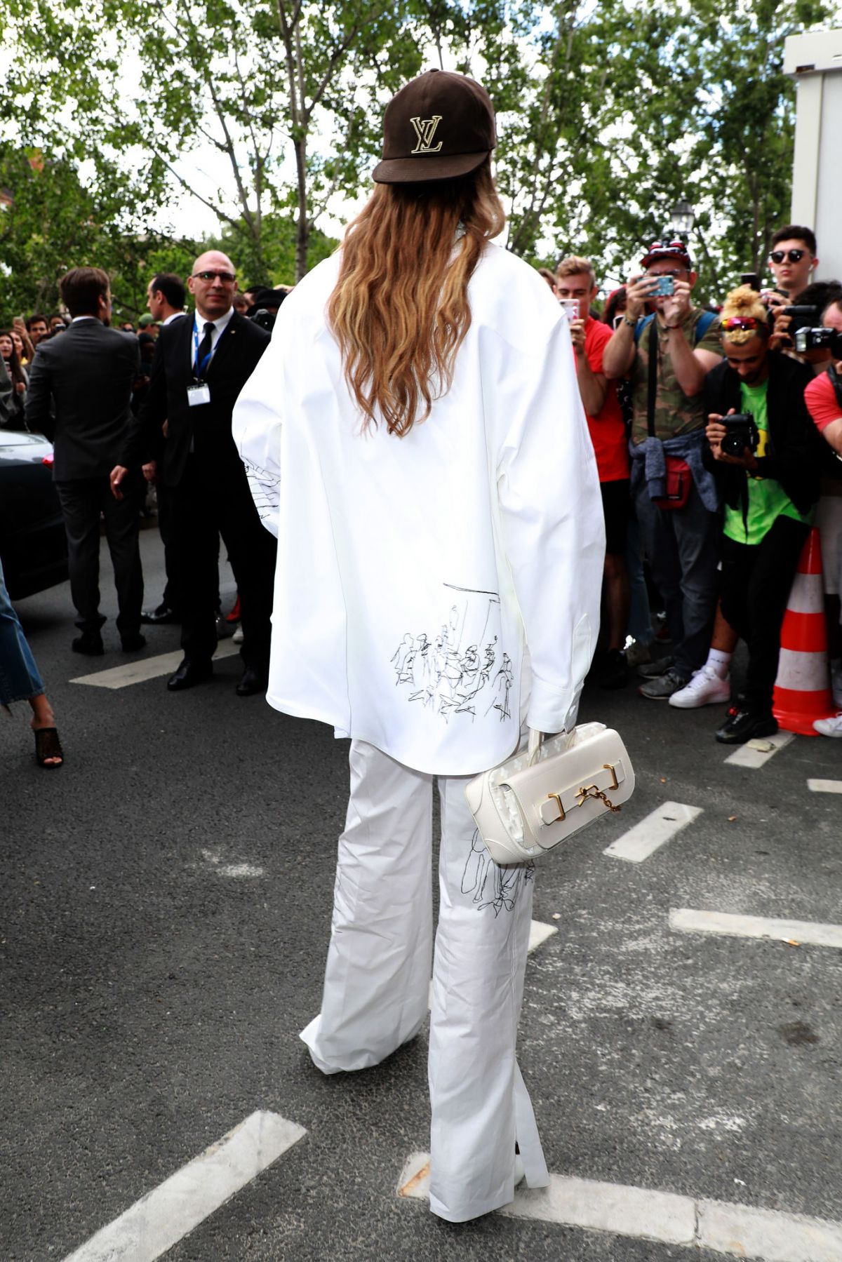 Up – Rvce News - Gigi Hadid Tries on Louis Vuitton Archlight