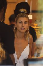 HAILEY BALDWIN Shopping at Erewhon Market in Beverly Hills 06/12/2019