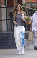 HEIDI KLUM with no Make-up Out for Breakfast in New York 06/03/2019