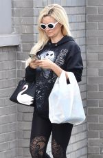 HOLLY MADISON Shopping at Rite Aid in Los Angeles 06/25/2019