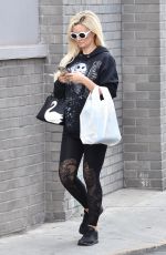 HOLLY MADISON Shopping at Rite Aid in Los Angeles 06/25/2019